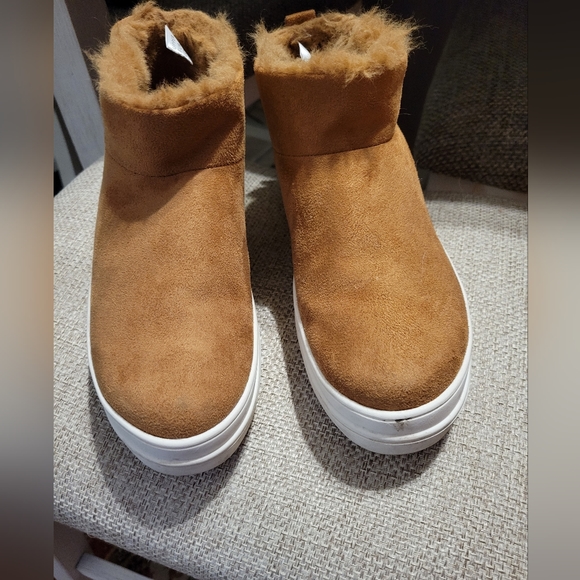 J Slides tan pull on boots - Picture 7 of 7